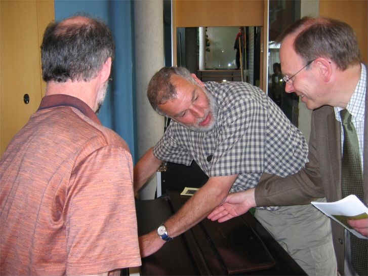 Fachleute im Gespräch (Karl Ehrmann, Ernst Brendgen und Rektor Robert Stützle)